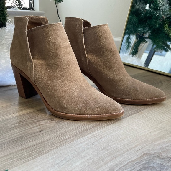 Dolce vita camel suede booties. Size 10. 3in heel. Excellent condition - Picture 3 of 6